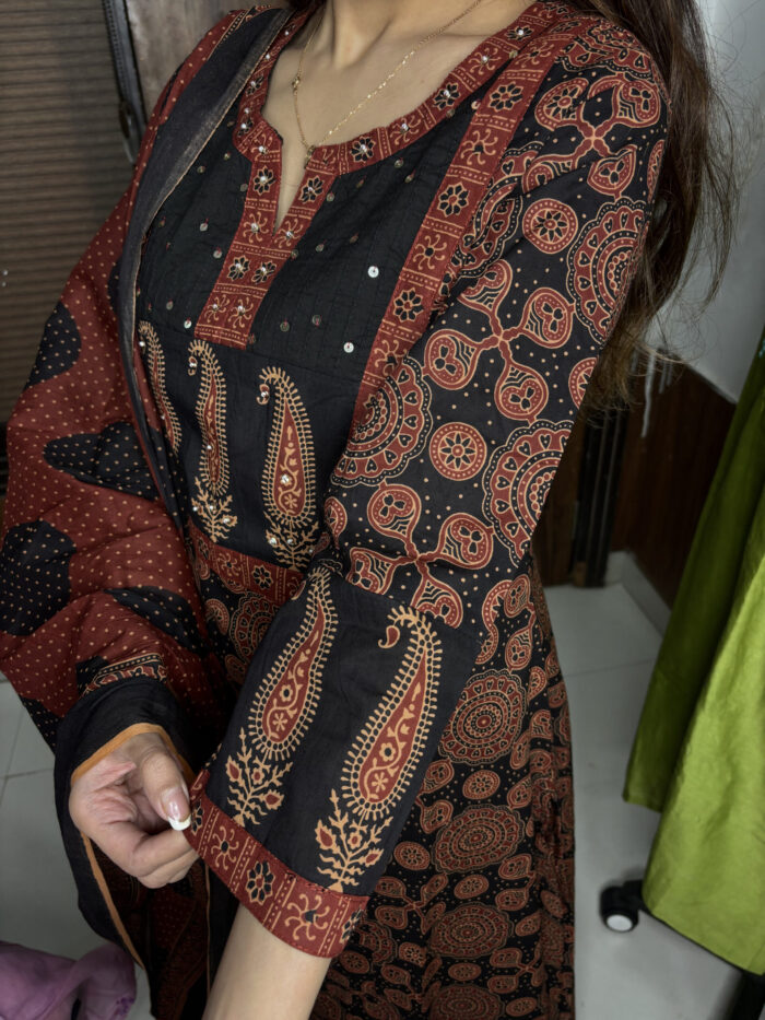 Pure Cotton Budget Buy Suit - Image 4