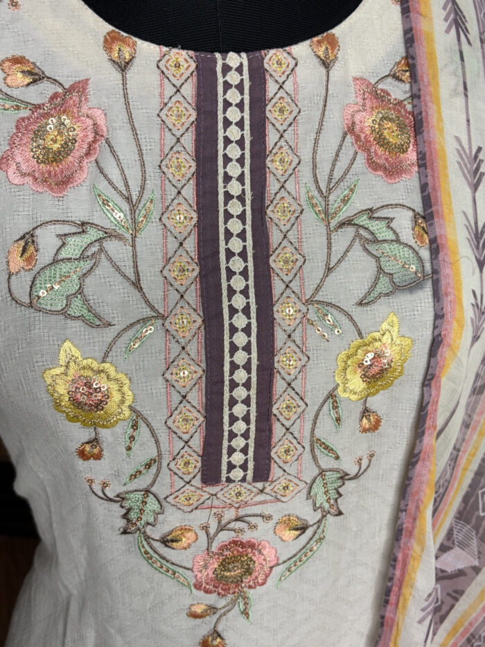 The White Shifli Suit - Image 2