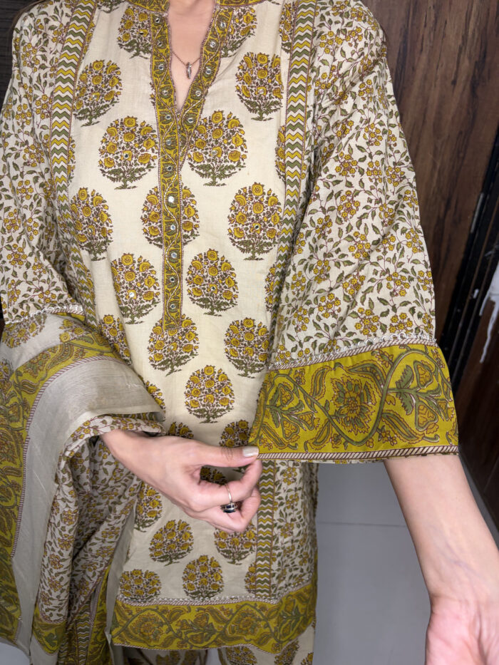 Short length Block printing Suit - Image 5