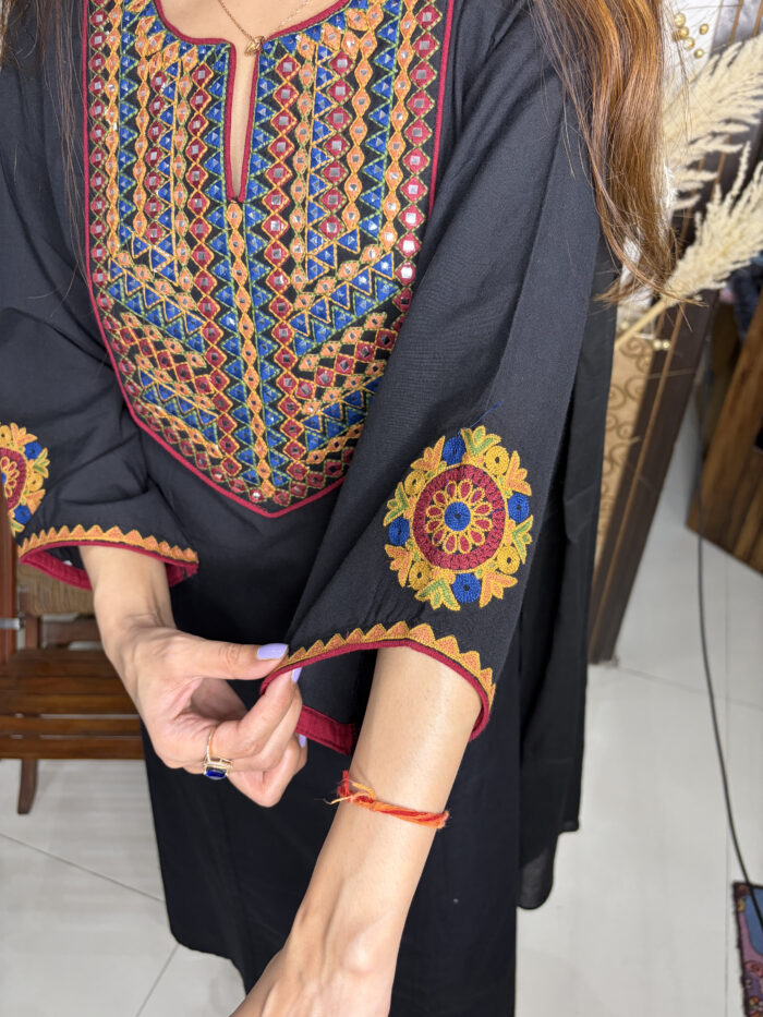 Black Magic hollyhock - Image 3