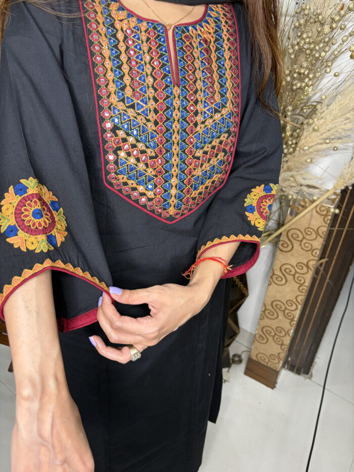 Black Magic hollyhock - Image 4