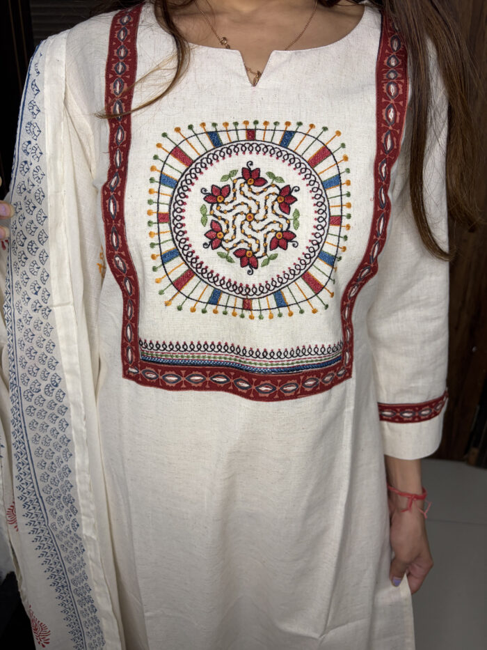 Basic Handloom - Image 2