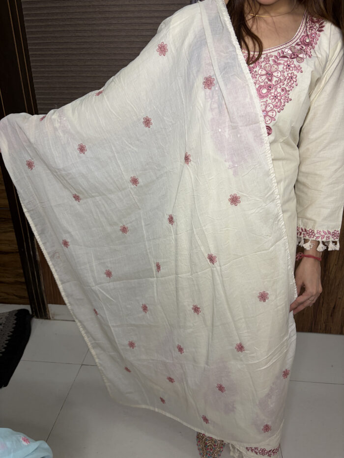 The White Tassle Embroidered Suit - Image 5