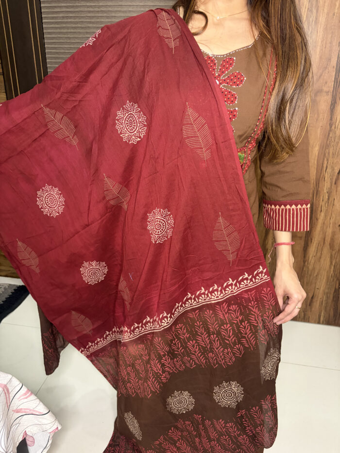 The Floral Aplique Work Suit - Image 4