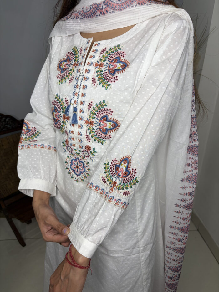 The Embroidered Chaandani - Image 3