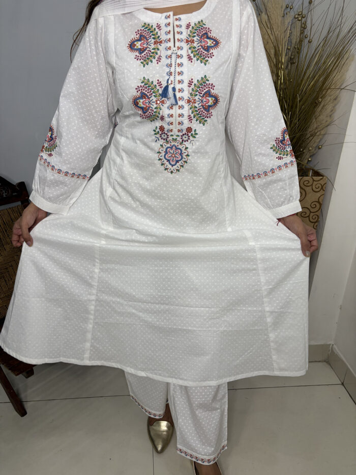 The Embroidered Chaandani - Image 4