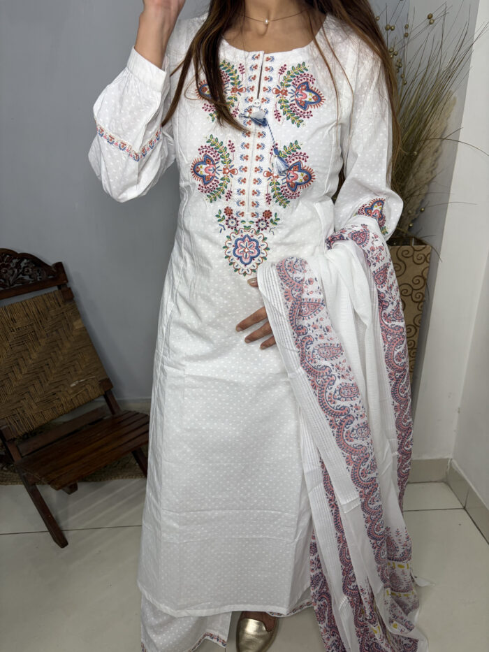 The Embroidered Chaandani - Image 5