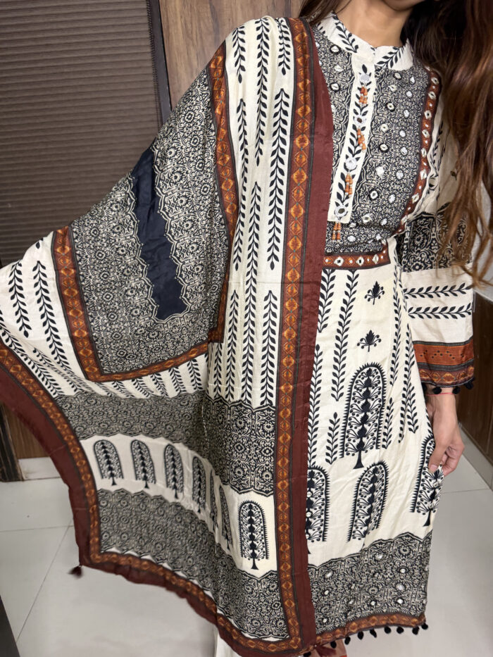 Butter Muslin Printed Suit - Image 5
