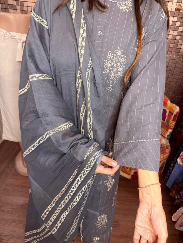 Grey Handloom - Image 4