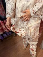 Elegant Pakistani Suit - Image 4