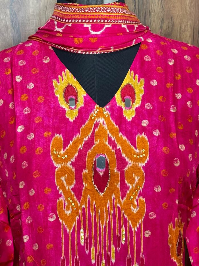 Pink patola printed faarshi suit - Image 2