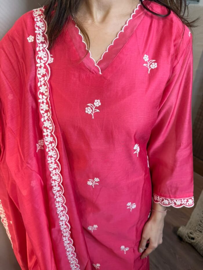 Gajri chandheri silk suit - Image 4