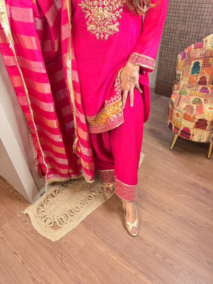 The karwachauth faarshi suit - Image 3